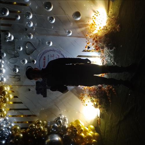 Tìm chị lớn tuổi